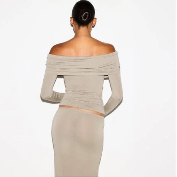 Skims Off Shoulder Sheer Top - Picture 3 of 4